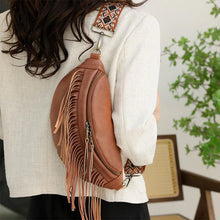 Laden Sie das Bild in den Galerie-Viewer, Vintage Crossbody Tasche mit Quaste