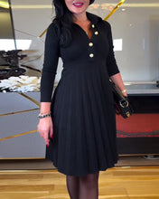 Laden Sie das Bild in den Galerie-Viewer, Einfarbiges, schmales Kleid mit Reversknopf