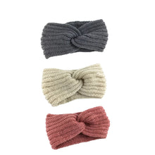 Laden Sie das Bild in den Galerie-Viewer, Handgestricktes warmes Stirnband aus Garn