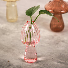 Laden Sie das Bild in den Galerie-Viewer, Handgefertigte Pilzknospenvase aus Glas