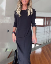 Laden Sie das Bild in den Galerie-Viewer, Elegantes, einfarbiges, plissiertes Kleid mit Rundhalsausschnitt