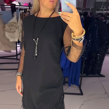 Laden Sie das Bild in den Galerie-Viewer, Kleid mit Rundhalsausschnitt, transparentem Netzstoff und Nähten