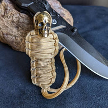 Laden Sie das Bild in den Galerie-Viewer, Paracord Mumie Messing Totenkopf Schlüsselanhänger