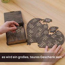 Laden Sie das Bild in den Galerie-Viewer, Liebespuzzle aus Holz