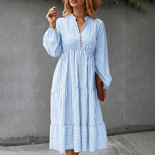 Laden Sie das Bild in den Galerie-Viewer, Langärmeliges Kleid mit Streifendruck