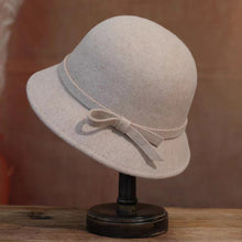 Laden Sie das Bild in den Galerie-Viewer, Fischerhut im Hepburn-Stil