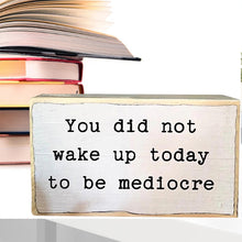 Laden Sie das Bild in den Galerie-Viewer, Englische Holztafel Ornament