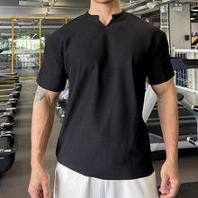 Laden Sie das Bild in den Galerie-Viewer, T-shirt mit kleinem V-Ausschnitt