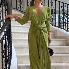 Laden Sie das Bild in den Galerie-Viewer, Plissiertes Kleid mit Schlitz in der Taille