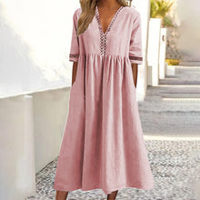 Laden Sie das Bild in den Galerie-Viewer, Taillenbetontes Spitzenkleid mit V-Ausschnitt