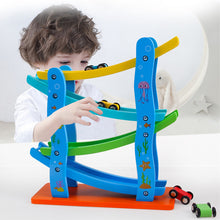 Laden Sie das Bild in den Galerie-Viewer, Spielzeug-Schienenauto aus Holz