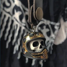 Laden Sie das Bild in den Galerie-Viewer, Bunter Totenkopf Helm Schlüsselanhänger