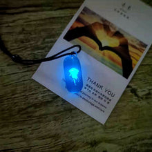 Laden Sie das Bild in den Galerie-Viewer, Harz Quallen Glow Anhänger Halskette