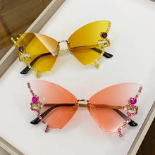 Laden Sie das Bild in den Galerie-Viewer, Sonnenbrille mit Schmetterlingsdiamanten