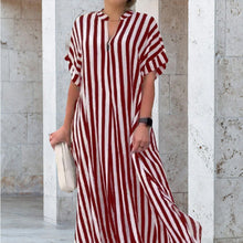 Laden Sie das Bild in den Galerie-Viewer, Gestreiftes Kurzarmkleid mit Seitenschlitz