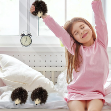 Laden Sie das Bild in den Galerie-Viewer, Gestrickter Igel Ornament