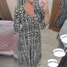 Laden Sie das Bild in den Galerie-Viewer, Kleid mit weiten Ärmeln und V-Ausschnitt