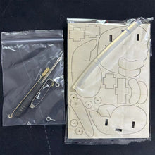 Laden Sie das Bild in den Galerie-Viewer, Mittelfinger Brosche Material Pack