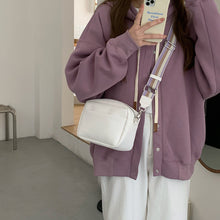 Laden Sie das Bild in den Galerie-Viewer, Kleine Quadratische Schultertasche aus Leder