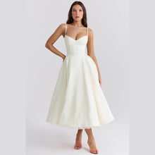 Laden Sie das Bild in den Galerie-Viewer, Kleid mit weitem Saum und Hosenträgern