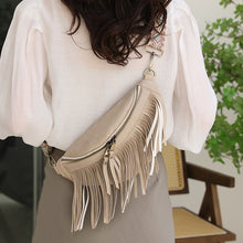 Laden Sie das Bild in den Galerie-Viewer, Vintage Crossbody Tasche mit Quaste