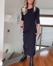 Laden Sie das Bild in den Galerie-Viewer, Elegantes, einfarbiges, plissiertes Kleid mit Rundhalsausschnitt