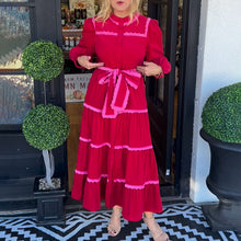 Laden Sie das Bild in den Galerie-Viewer, Langärmliges Kleid mit Spitzeneinsatz