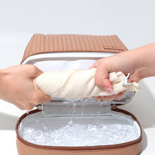 Laden Sie das Bild in den Galerie-Viewer, Creme Kuchen Kosmetiktasche