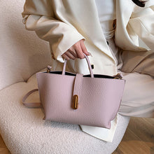 Laden Sie das Bild in den Galerie-Viewer, Elegante und geräumige Tote Bag