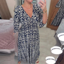 Laden Sie das Bild in den Galerie-Viewer, Kleid mit weiten Ärmeln und V-Ausschnitt