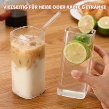 Laden Sie das Bild in den Galerie-Viewer, Stilvoller quadratischer Trinkbecher aus Glas mit Deckel und Strohhalm