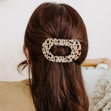 Laden Sie das Bild in den Galerie-Viewer, Flache runde Haarspange