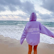 Laden Sie das Bild in den Galerie-Viewer, „Dear Person Behind Me“-Hoodie