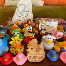 Laden Sie das Bild in den Galerie-Viewer, Jeep-Entenpuppe