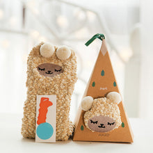 Laden Sie das Bild in den Galerie-Viewer, Weihnachtsgeschenkbox-Handtuchsocken – Weihnachtsball-Bodensocken