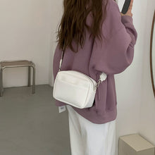 Laden Sie das Bild in den Galerie-Viewer, Kleine Quadratische Schultertasche aus Leder