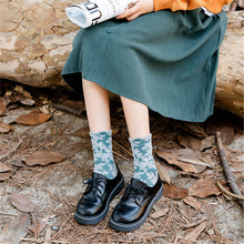 Laden Sie das Bild in den Galerie-Viewer, Vintage bestickte florale Damensocken