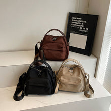 Laden Sie das Bild in den Galerie-Viewer, Leichte Minimalistische Nylon-Tasche