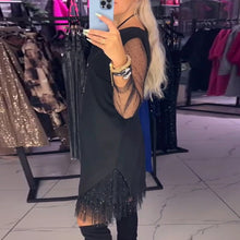 Laden Sie das Bild in den Galerie-Viewer, Kleid mit Rundhalsausschnitt, transparentem Netzstoff und Nähten