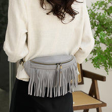 Laden Sie das Bild in den Galerie-Viewer, Vintage Crossbody Tasche mit Quaste