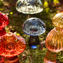 Laden Sie das Bild in den Galerie-Viewer, Handgefertigte Pilzknospenvase aus Glas