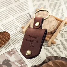 Laden Sie das Bild in den Galerie-Viewer, Leder Geschenk Schlüsselanhänger