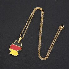 Laden Sie das Bild in den Galerie-Viewer, Modischer Edelstahl-Anhänger mit Deutschlandkarte und deutscher Flagge