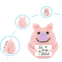 Laden Sie das Bild in den Galerie-Viewer, Rosa gestrickte Schweinchenpuppe