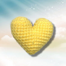 Laden Sie das Bild in den Galerie-Viewer, Pocket Hug, gehäkeltes Herz, kleines Geschenk