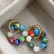 Laden Sie das Bild in den Galerie-Viewer, Boho-Ohrringe mit bunten Lucite-Perlen