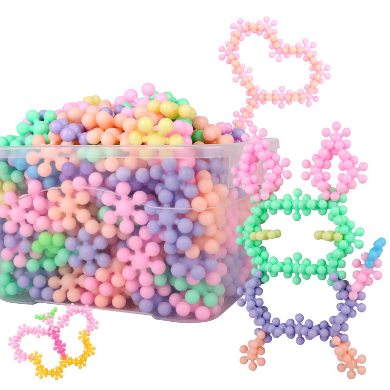 Ineinandergreifende Bausteine aus massivem Kunststoff