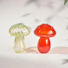 Laden Sie das Bild in den Galerie-Viewer, Handgefertigte Pilzknospenvase aus Glas
