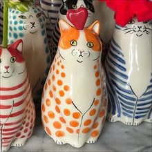 Laden Sie das Bild in den Galerie-Viewer, Gepunktete Katzenvase