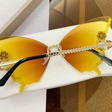 Laden Sie das Bild in den Galerie-Viewer, Sonnenbrille mit Schmetterlingsdiamanten